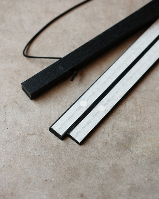 MAGNETIC HANGING PICTURE FRAME